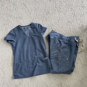 Figs scrubs set in Denim XXS top, XSP pants
